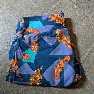 LulaRoe tall and curvy feather leggings